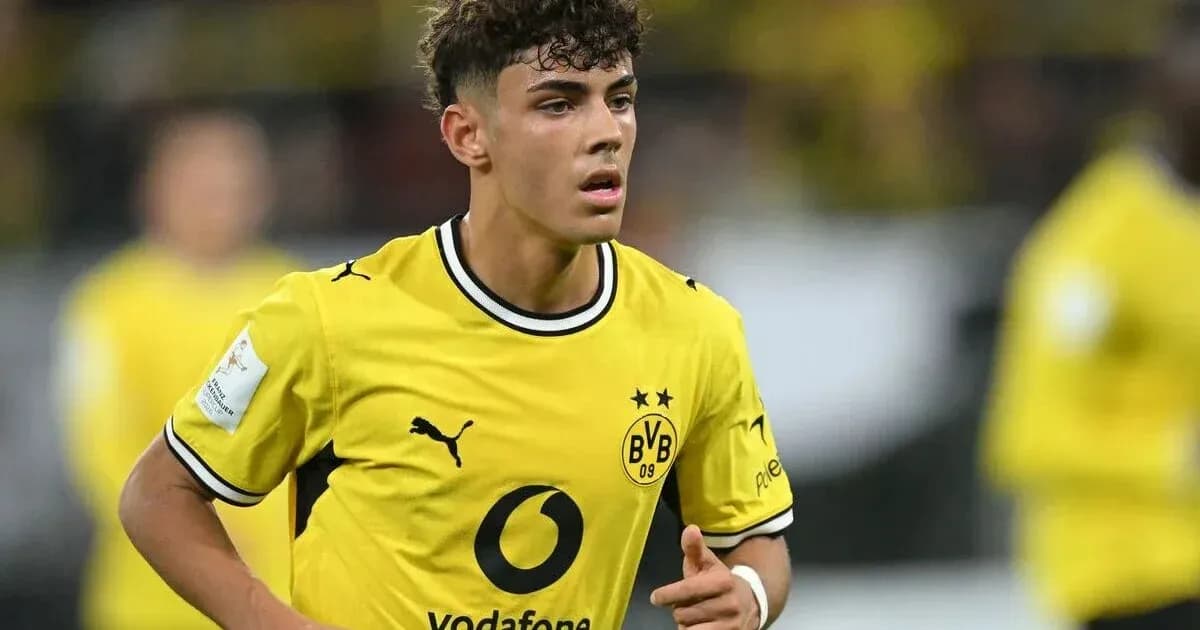 Jugador de Borussia Dortmund en el campo de juego