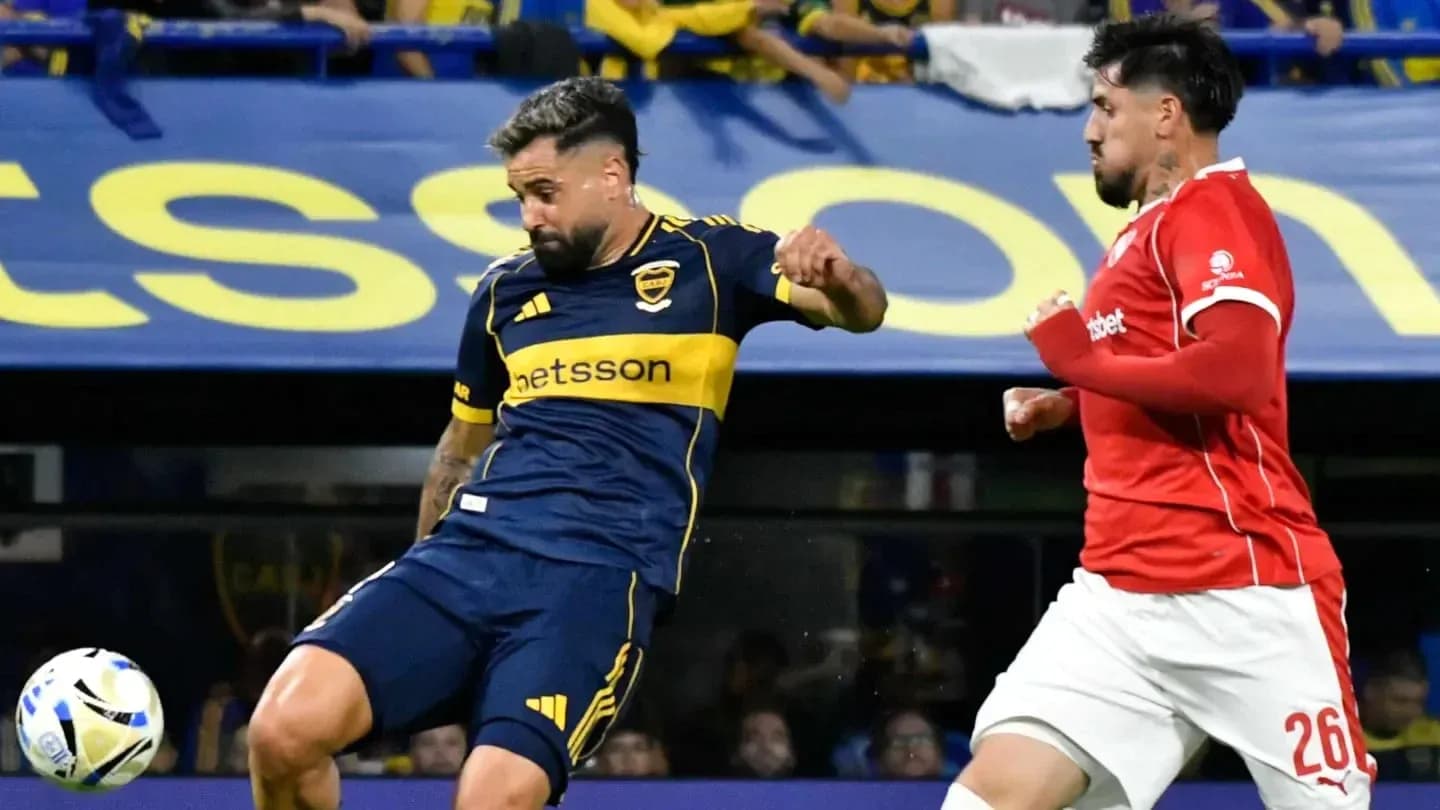 Jugador de Boca Juniors en acción durante el partido
