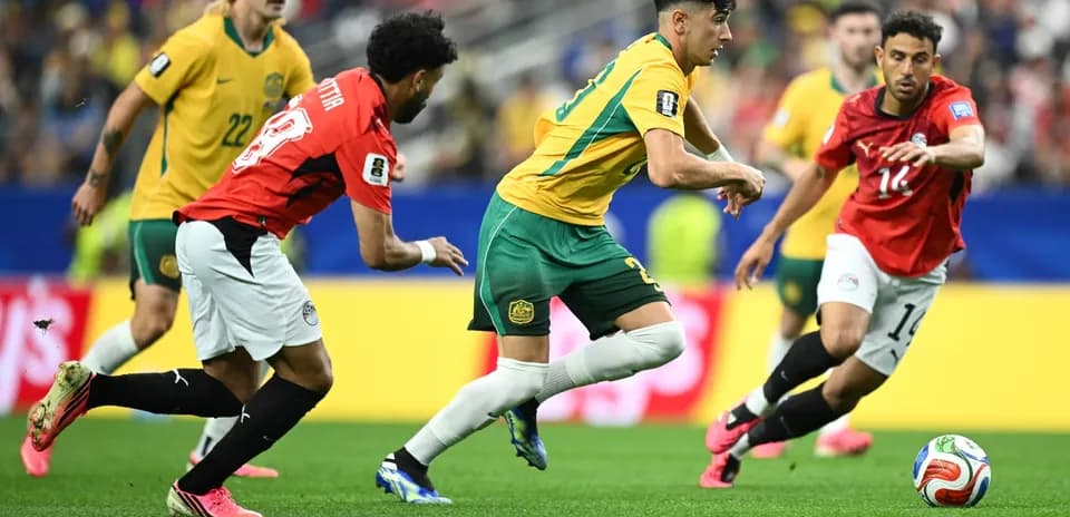 Partido de fútbol entre Australia y Egipto