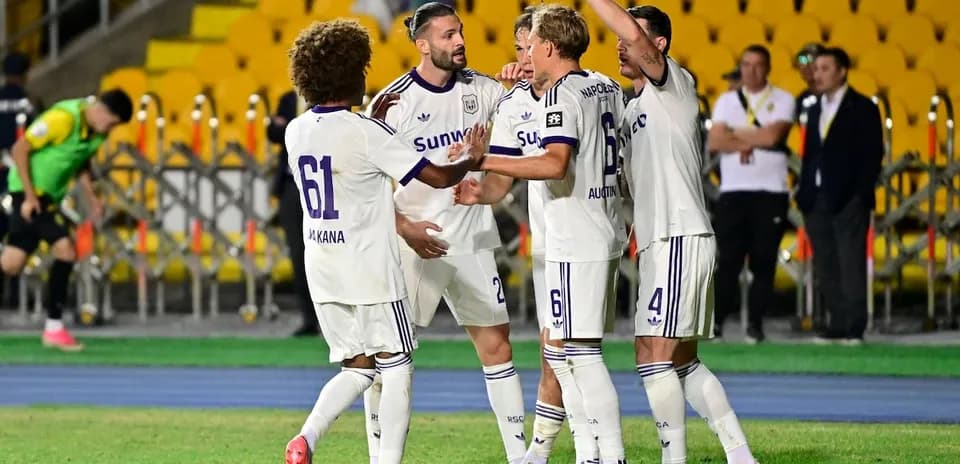 Jugadores de Anderlecht celebrando un gol