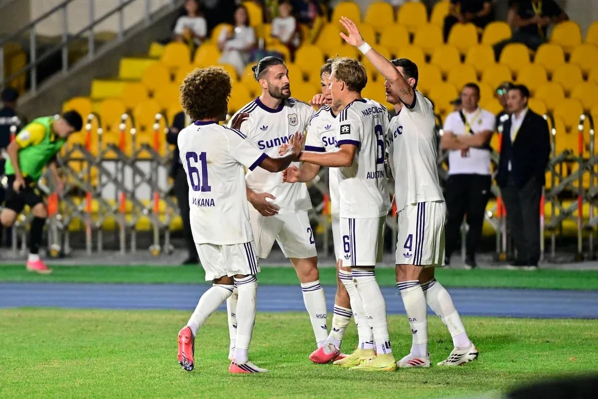 Jugadores de Anderlecht celebrando un gol