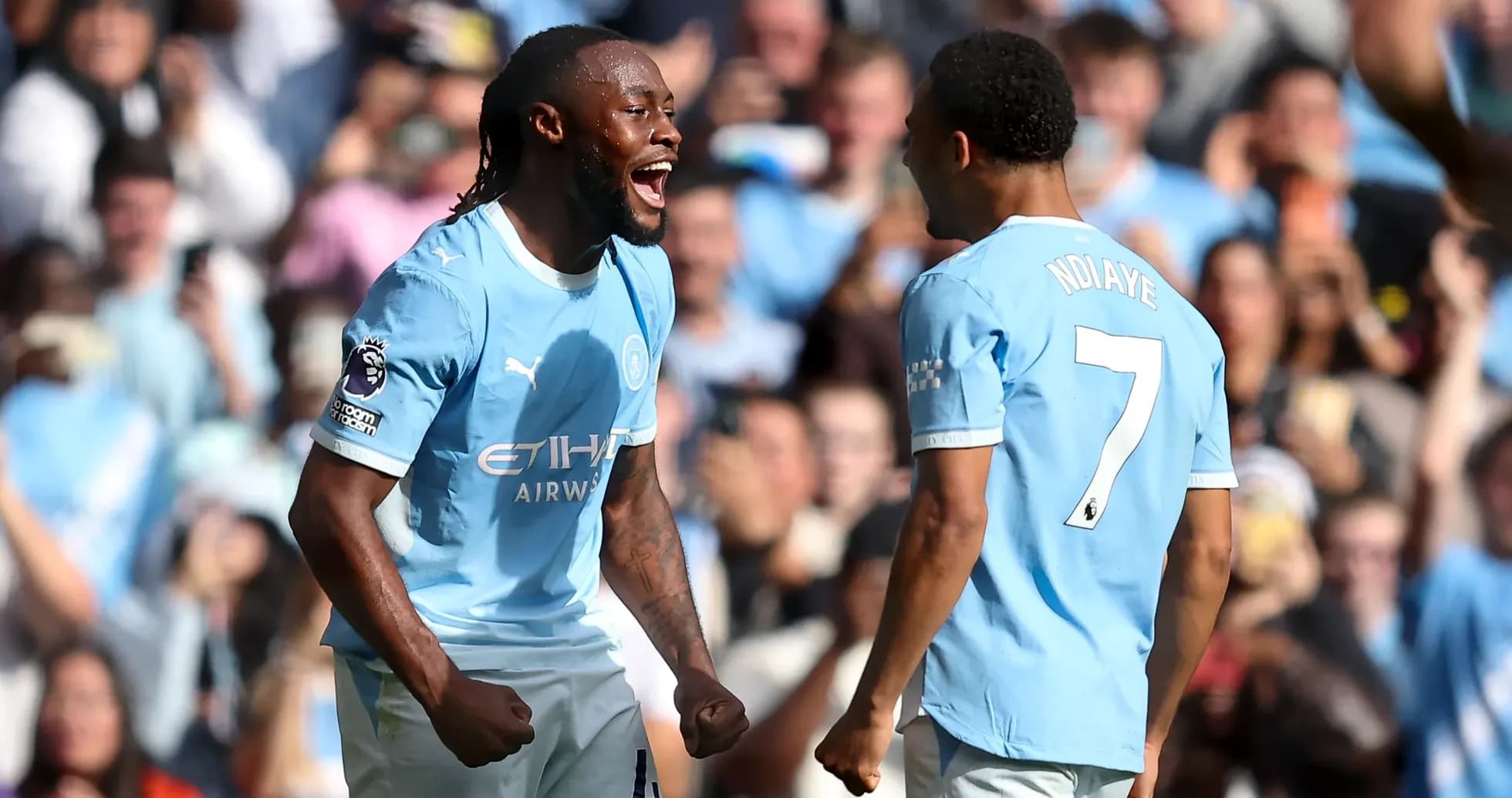 Jugadores de Manchester City celebrando un gol