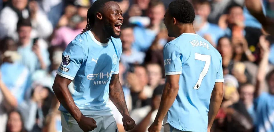 Jugadores de Manchester City celebrando un gol