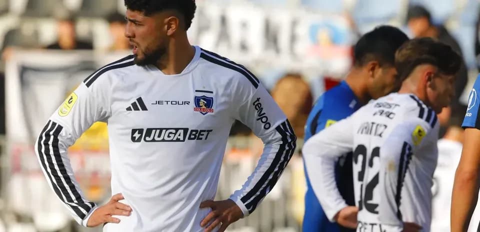Jugador de Colo Colo en partido contra Huachipato