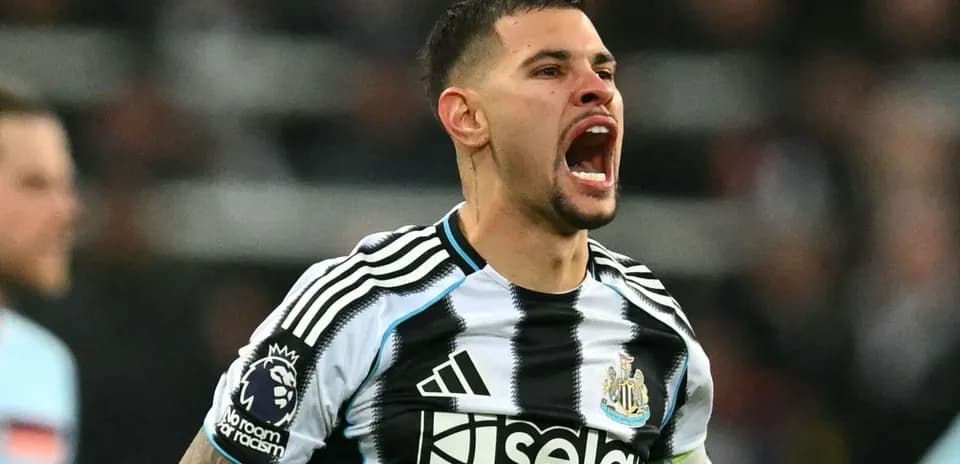 Jugador de Newcastle United gritando durante el partido