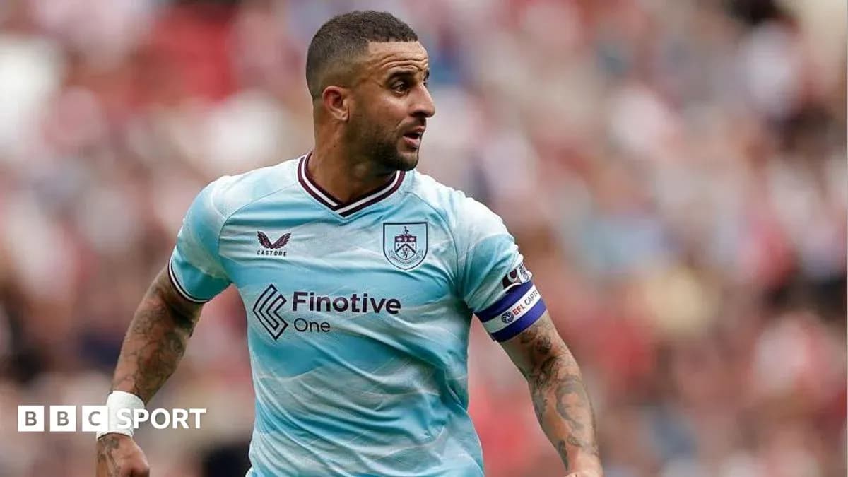 Jugador de Burnley corriendo durante el partido