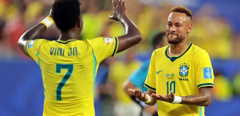 Neymar y Vinícius Jr. celebrando durante un partido