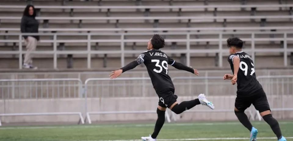 Jugadores de Tacoma Defiance celebrando un gol