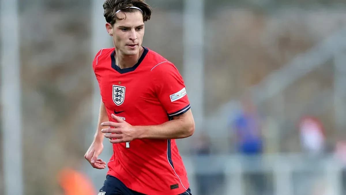 Jugador de Inglaterra corriendo durante un partido