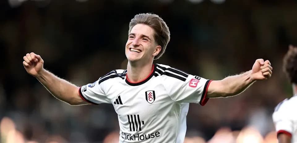 Jugador de Fulham celebrando un gol en el partido