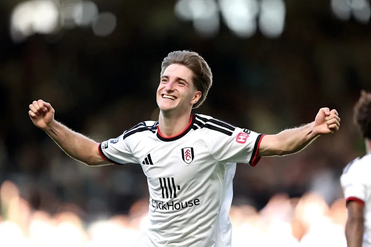 Jugador de Fulham celebrando un gol en el partido