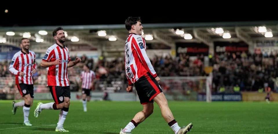 Jugadores de Derry City celebrando un gol en partido