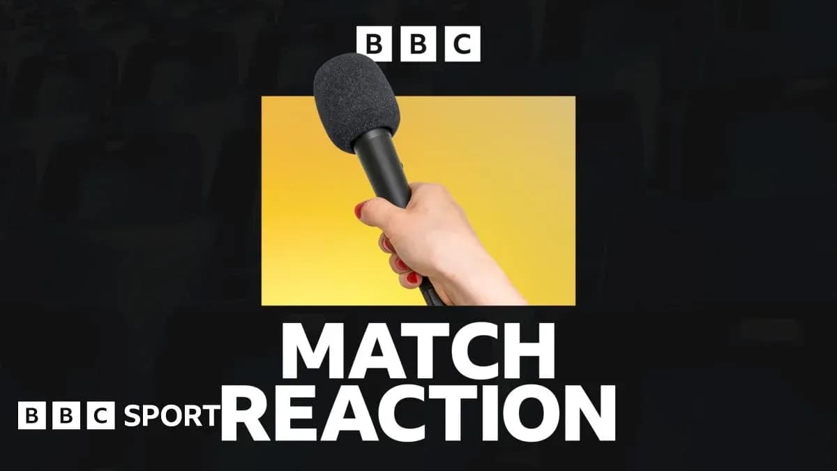 Micrófono en mano para reacción de partido
