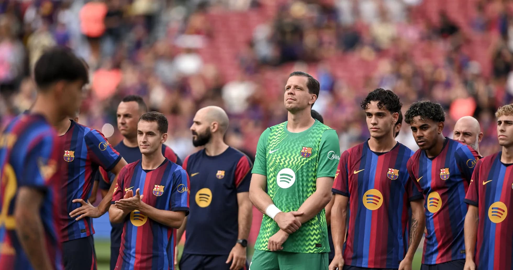 Jugadores del FC Barcelona alineados antes del partido