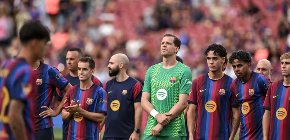 Jugadores del FC Barcelona alineados antes del partido