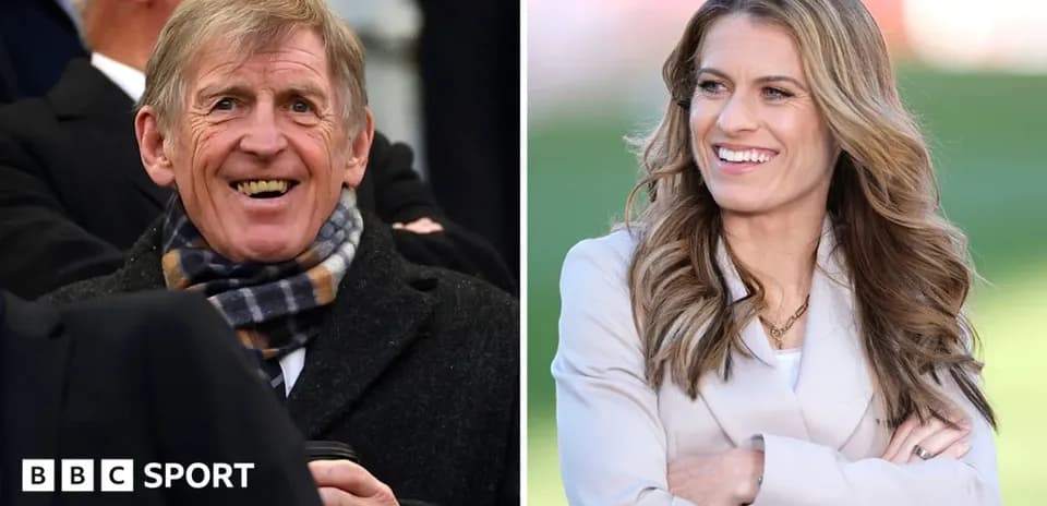 Kenny Dalglish y presentadora sonriente en evento deportivo