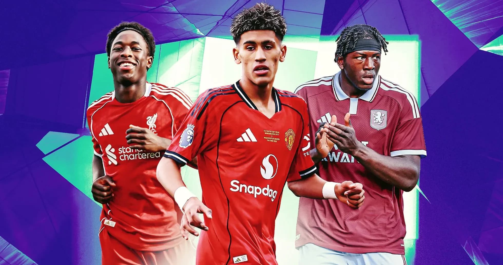 Tres jugadores de fútbol en uniformes de equipos diferentes