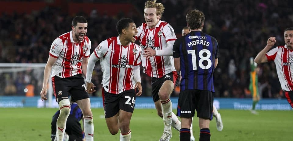 Jugadores de Southampton celebrando un gol en el partido