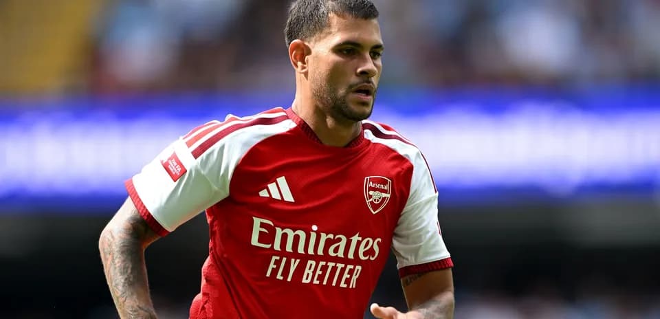 Jugador de Arsenal corriendo durante un partido
