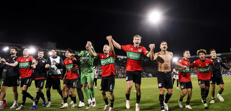Jugadores de NEC Nijmegen celebrando una victoria