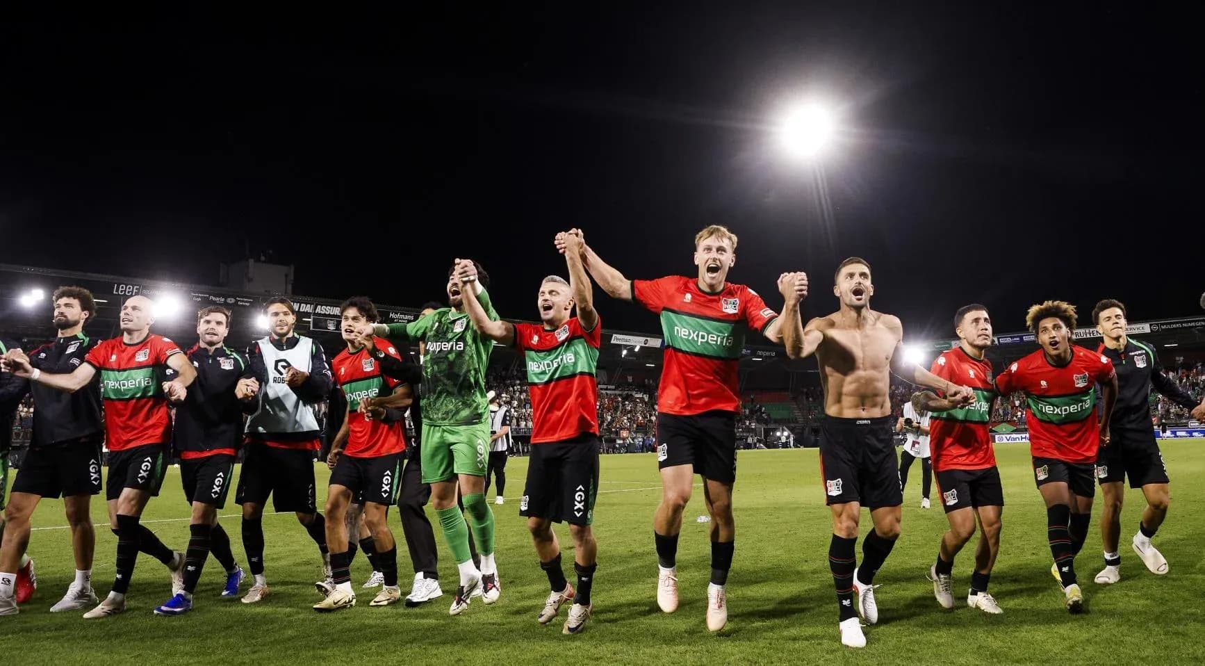 Jugadores de NEC Nijmegen celebrando una victoria