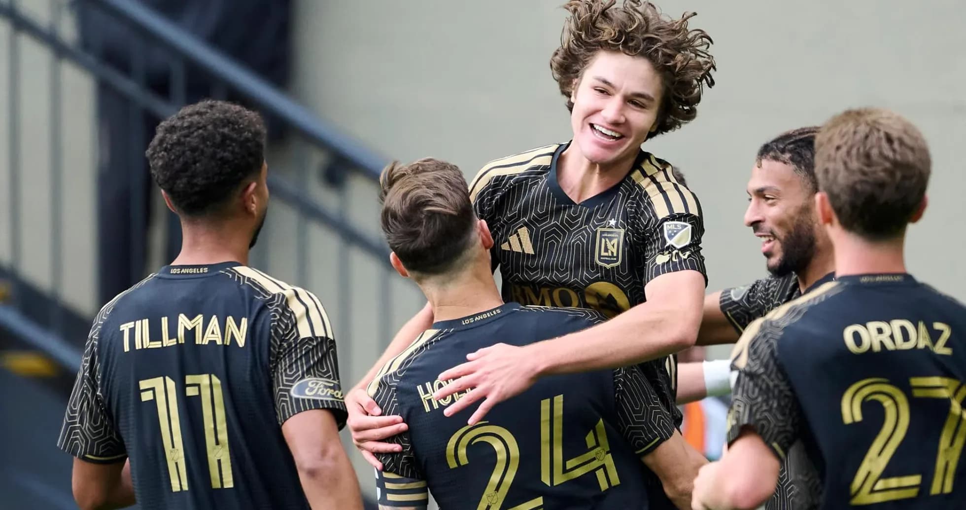 Jugadores de Los Angeles FC celebrando un gol