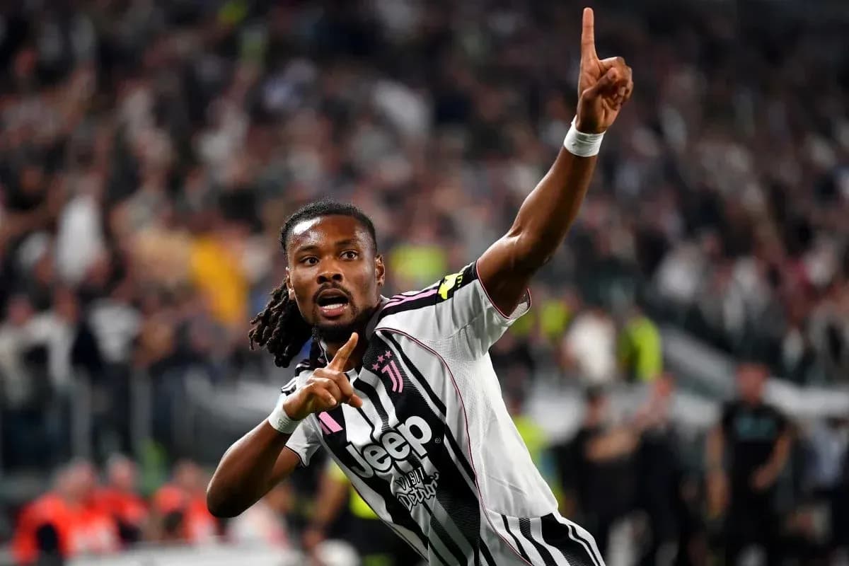Jugador de Juventus celebrando un gol en el estadio