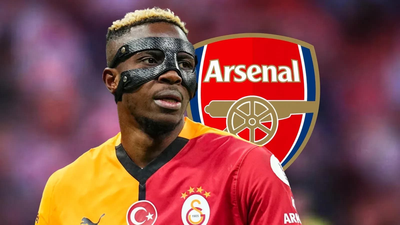 Jugador con máscara en camiseta de Galatasaray