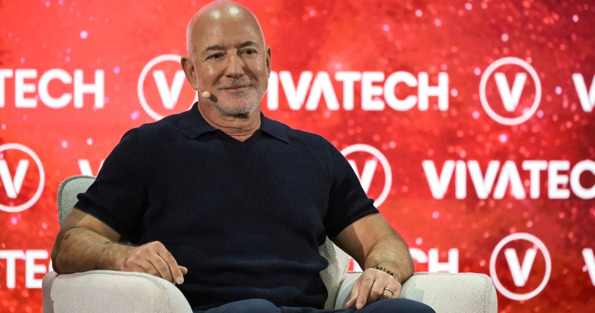 Hombre sentado en un evento de Vivatech