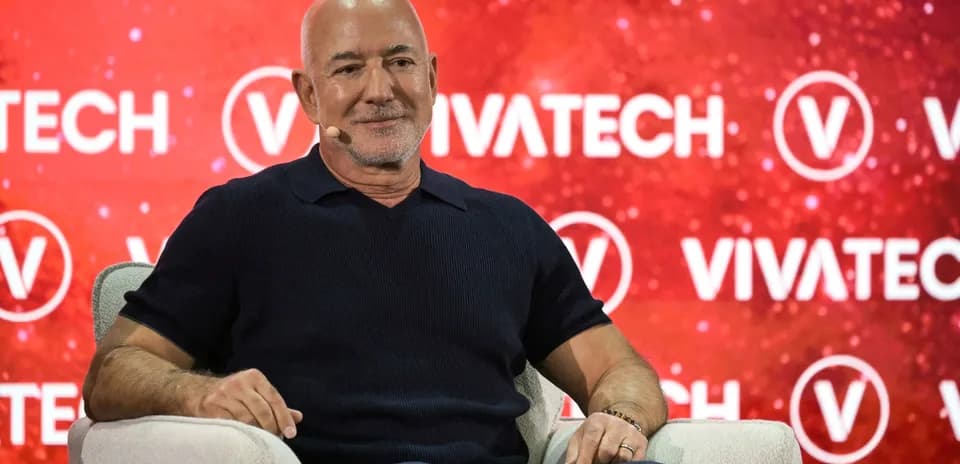 Hombre sentado en un evento de Vivatech