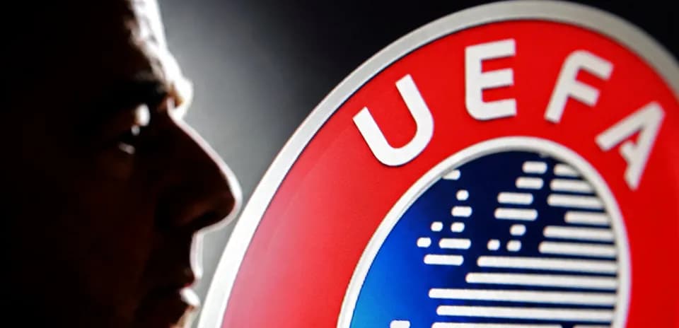 Perfil de persona junto al logo de UEFA