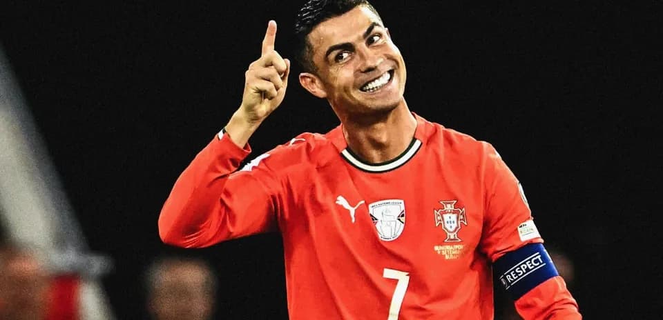 Jugador de Portugal celebrando con camiseta roja