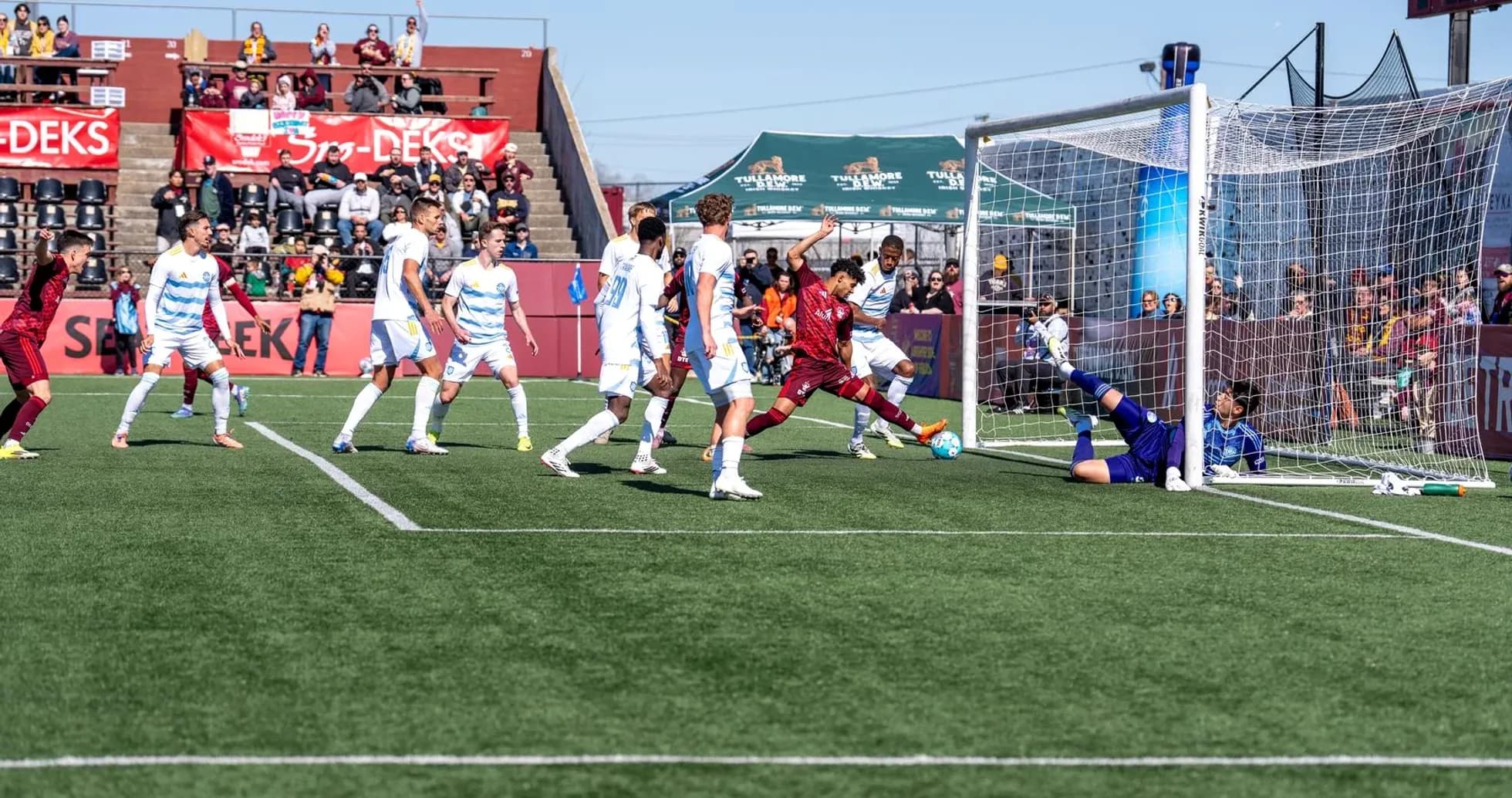 Gol anotado durante el partido de fútbol