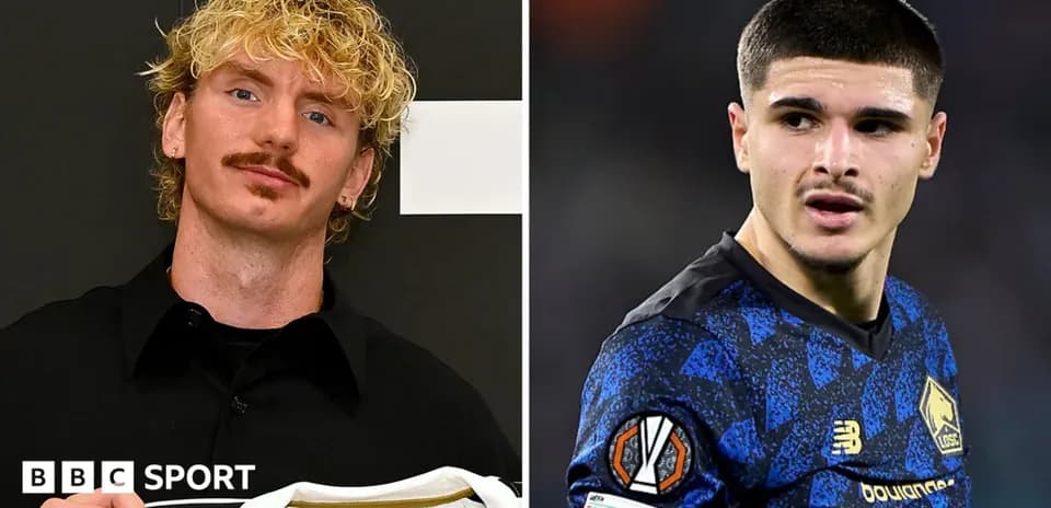 Dos jugadores de fútbol en retratos separados