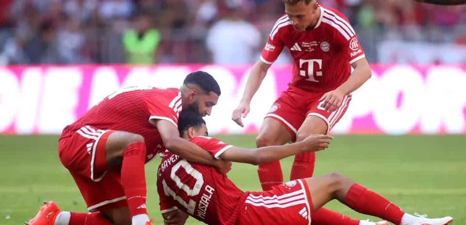 Jugadores de Bayern Munich celebrando un gol en el campo