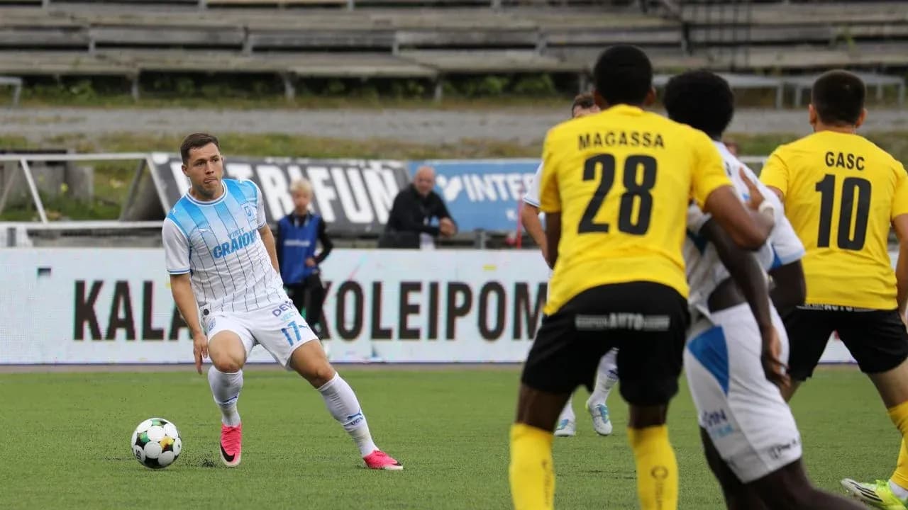 Jugador de Universitatea Craiova en acción