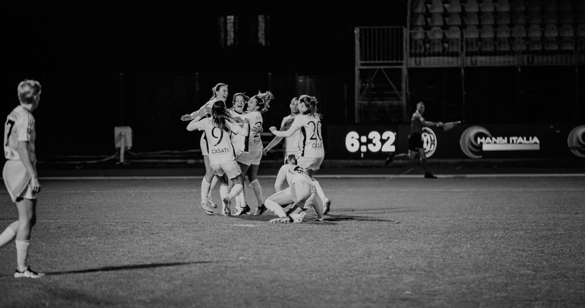 Jugadoras de Inter celebrando un gol