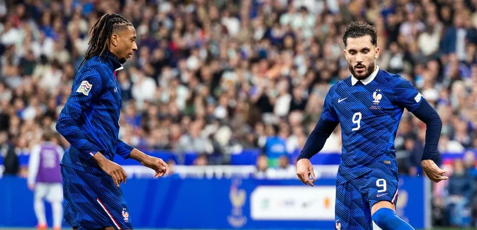Dos jugadores de Francia en acción durante el partido