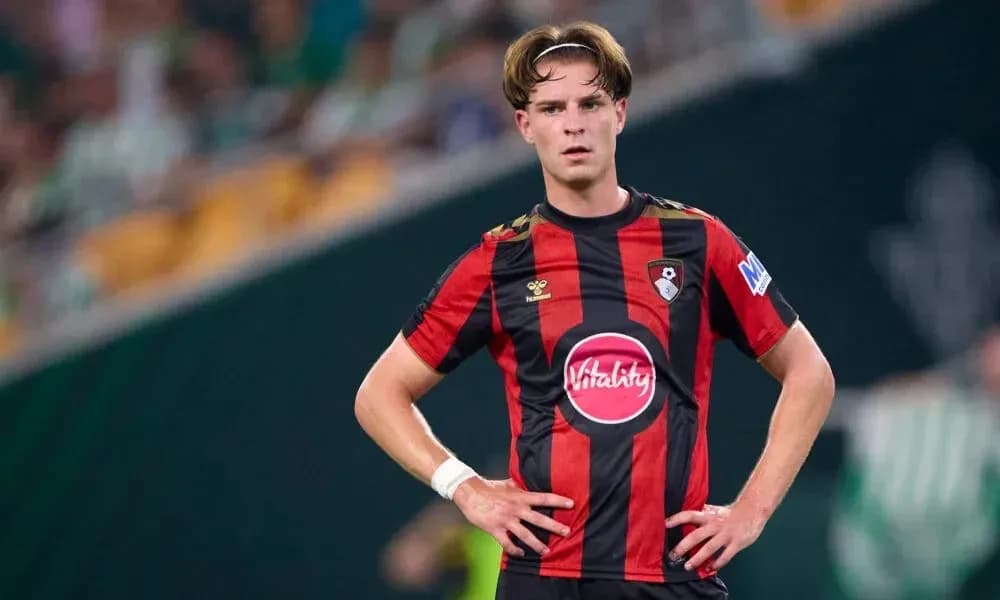 Jugador de Bournemouth en acción durante un partido