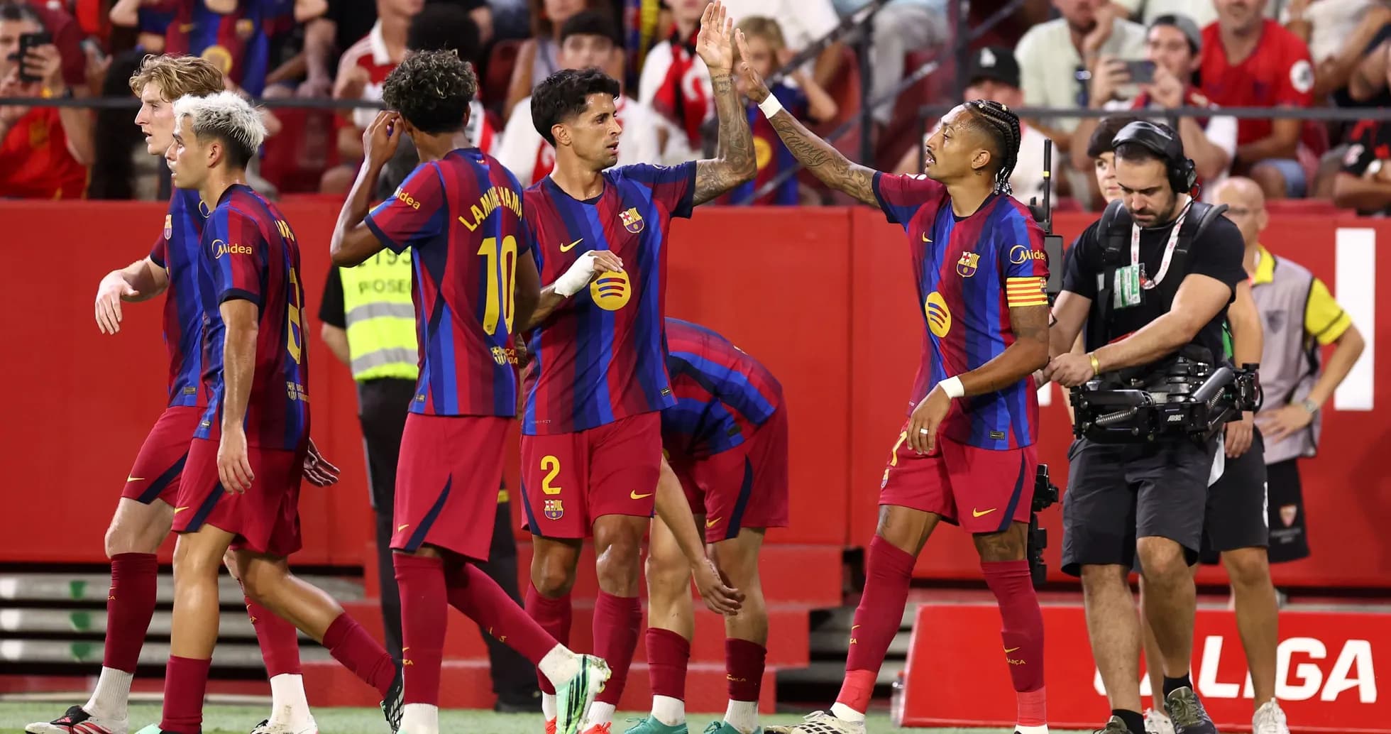 Jugadores del FC Barcelona celebrando un gol
