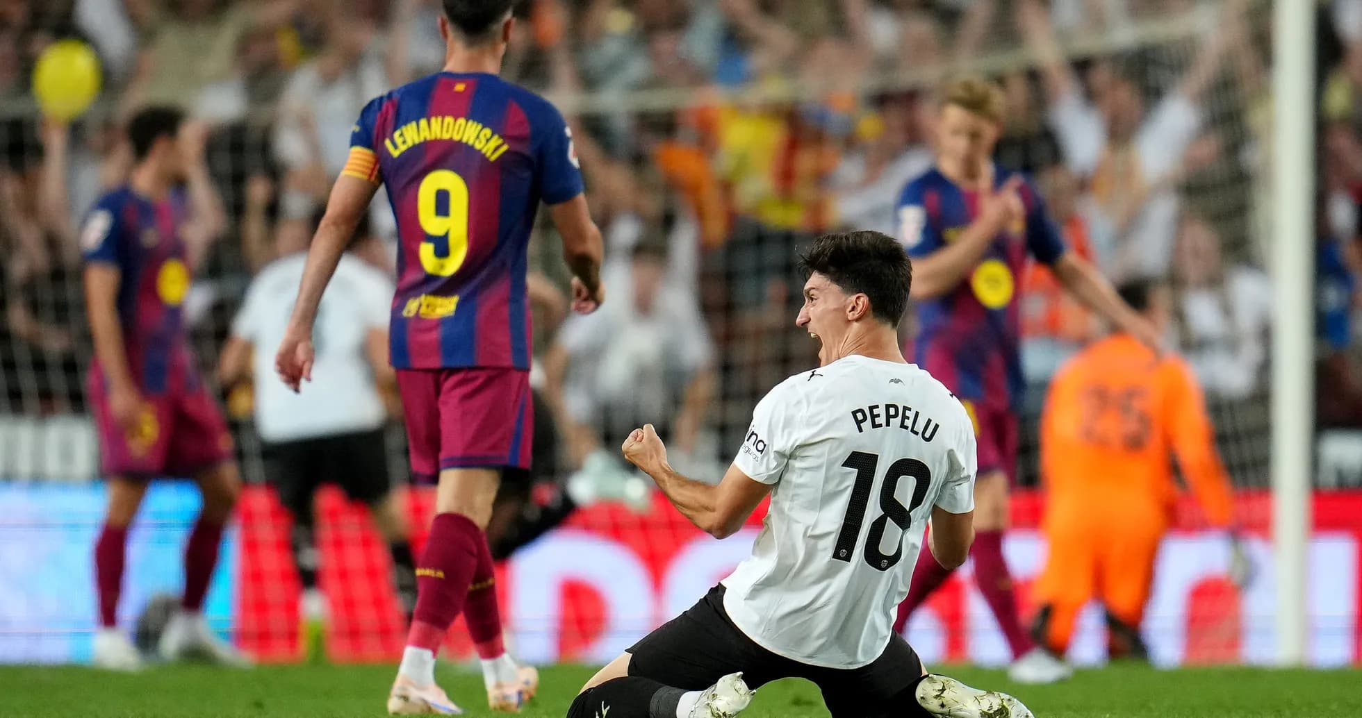 Pepelu celebrando un gol contra Barcelona