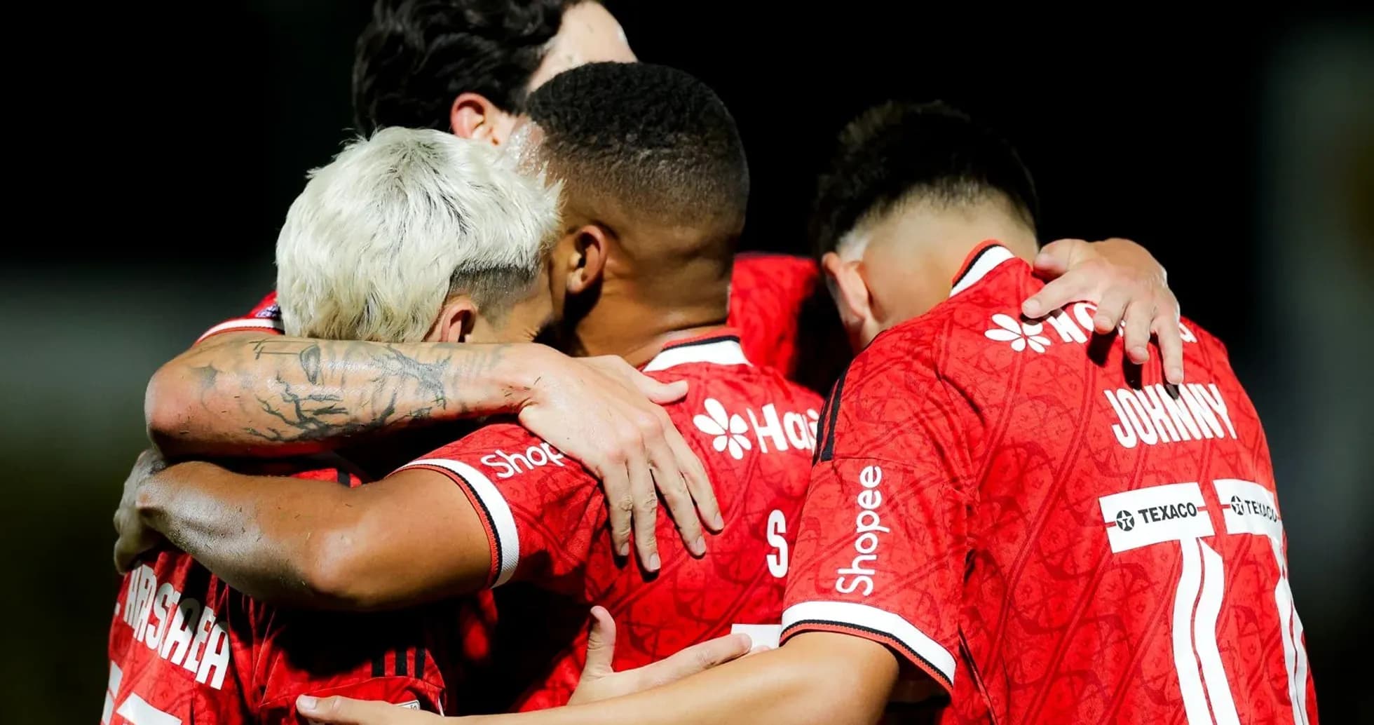 Jugadores de Flamengo celebrando un gol