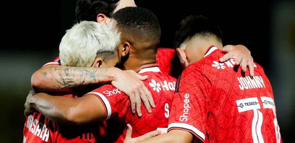 Jugadores de Flamengo celebrando un gol