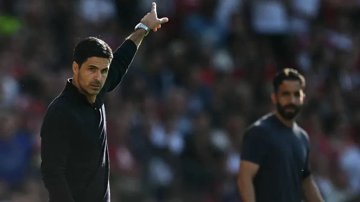Entrenador señalando tácticas durante el partido