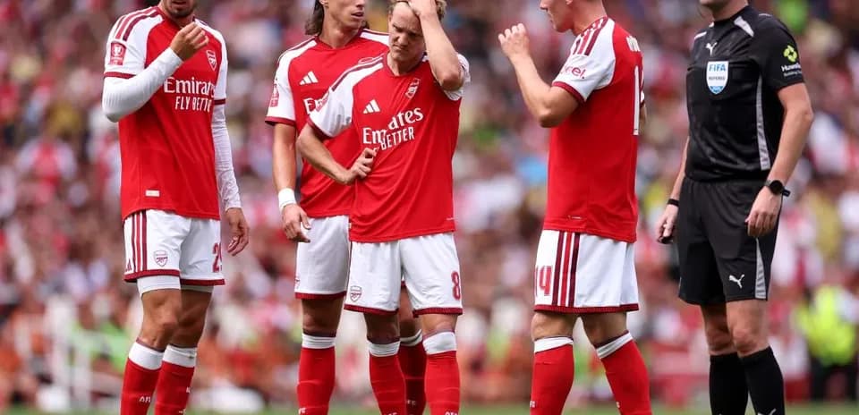 Jugadores del Arsenal discutiendo durante un partido