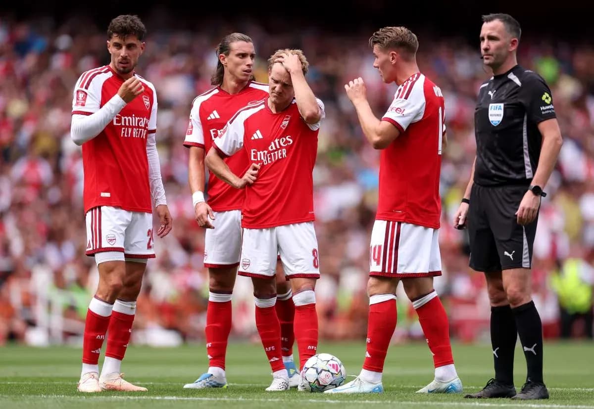 Jugadores del Arsenal discutiendo durante un partido