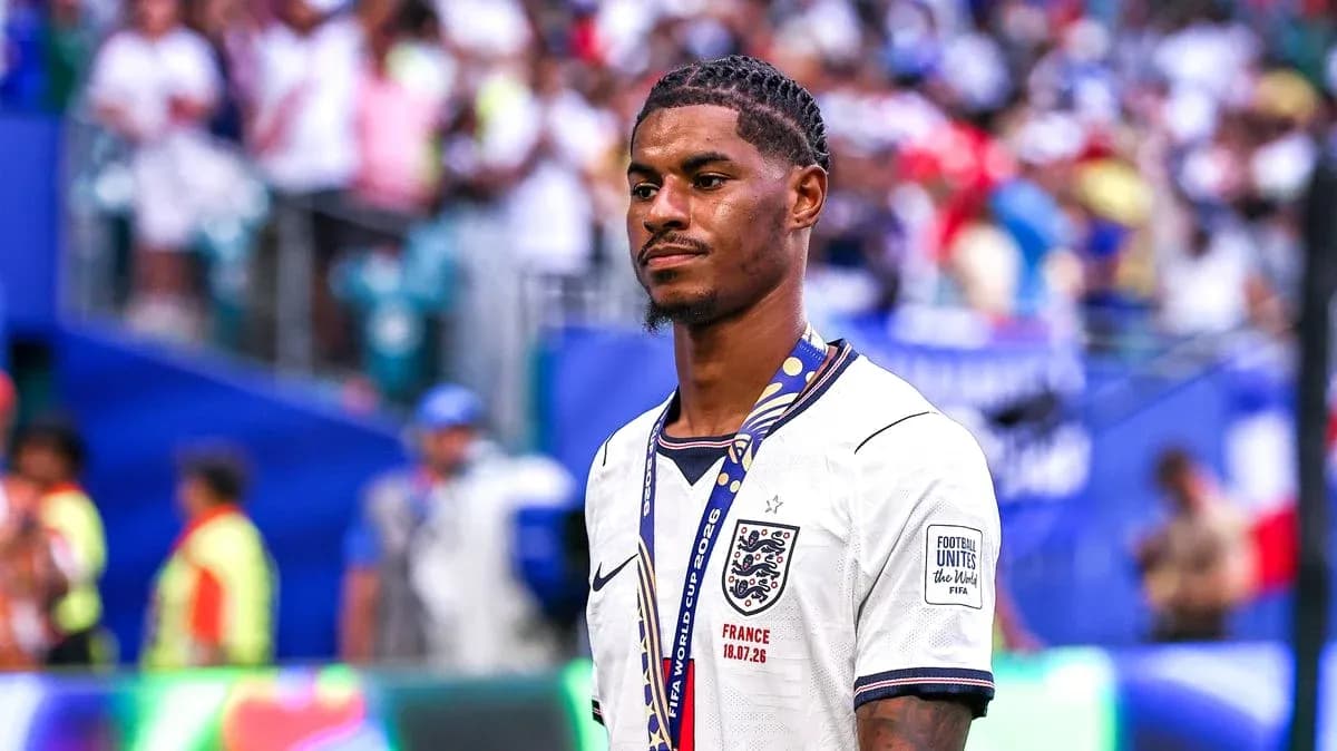 Jugador de Inglaterra con medalla en el estadio