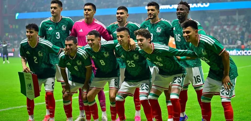 Equipo de México posando antes del partido