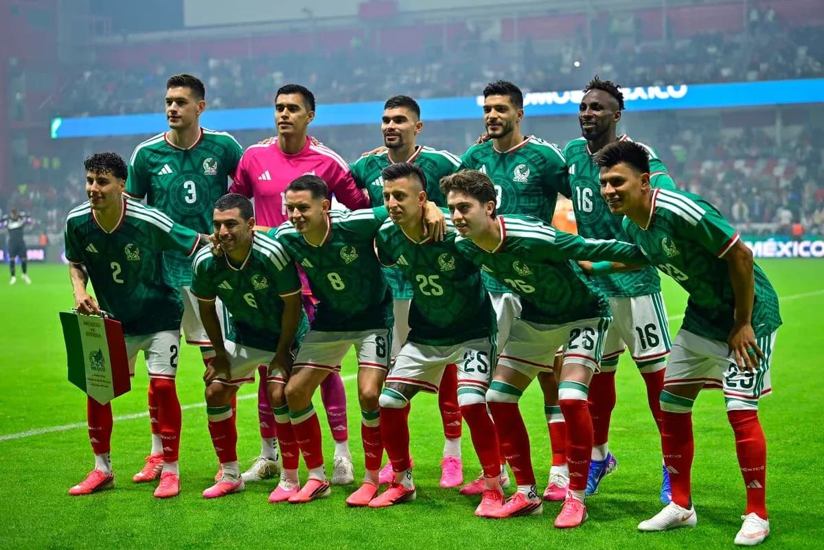 Equipo de México posando antes del partido Equipo de México posando antes del partido