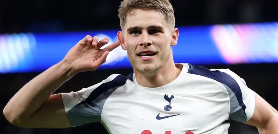 Jugador de Tottenham celebrando un gol